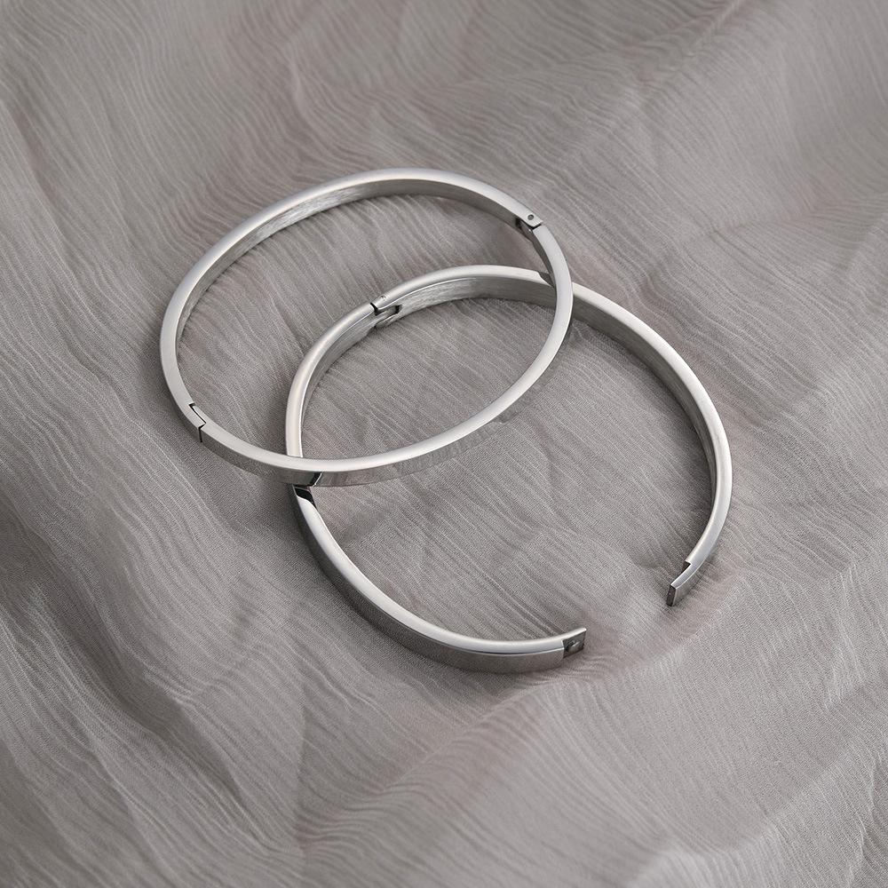 Simple Glossy Stainless Steel Bangle with Buckle
