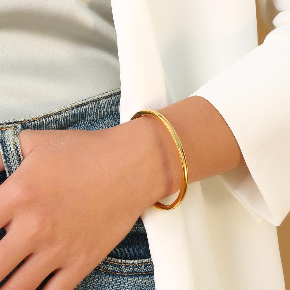 Non-fading women's buckle smooth plain circle bracelet