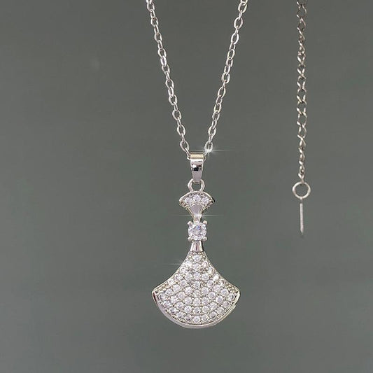 Non-fading skirt collarbone chain necklace