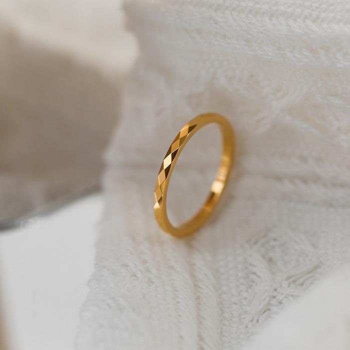 Delicate Super Sparkling Faceted Prismatic Ring for Women