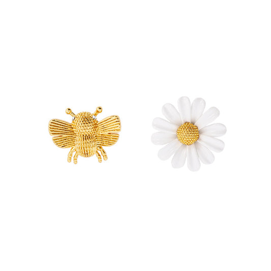 Gold-plated New Little Daisy Series Bee Asymmetrical Earrings