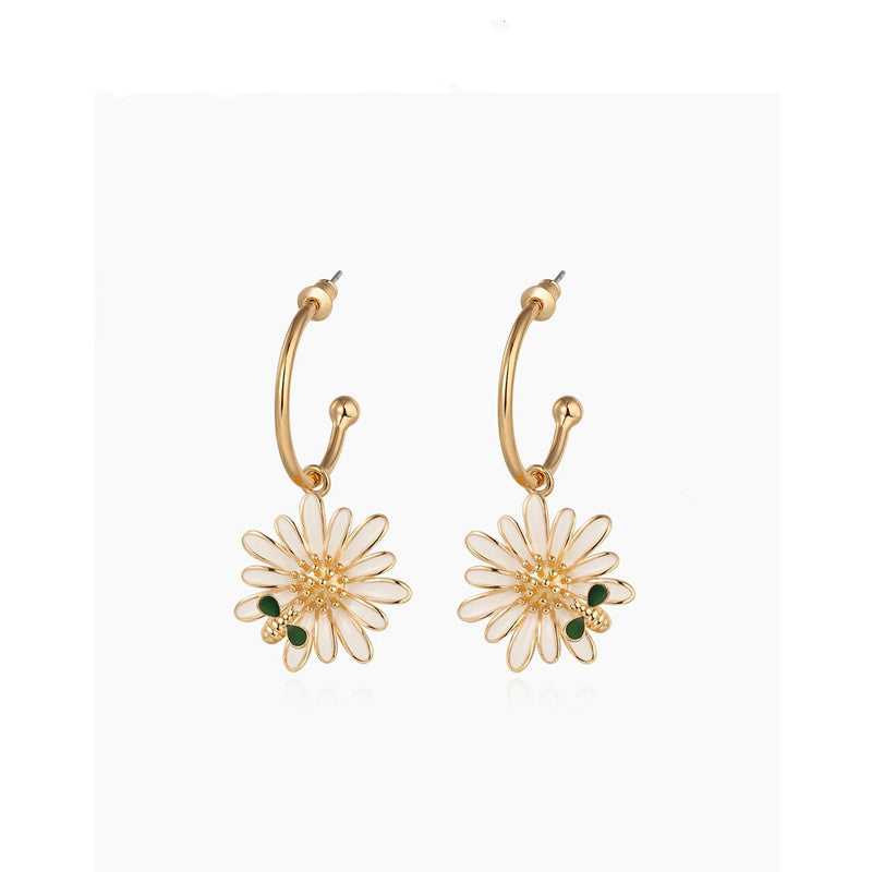 Wild Elf Daisy Flower Cute Bee Temperament Earrings