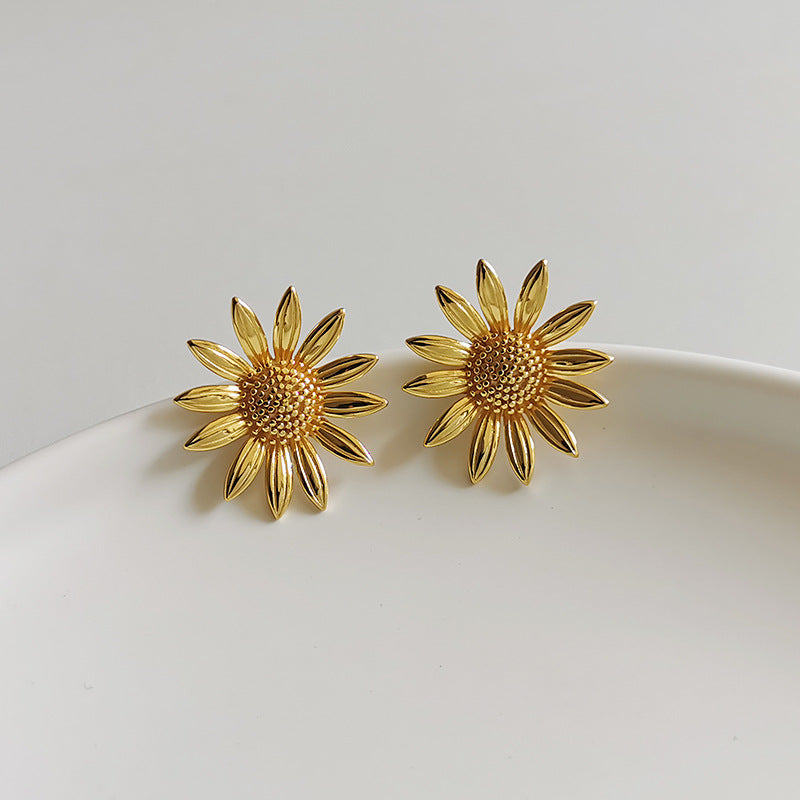 Vintage Gold Sunflower Daisy Stud Earrings