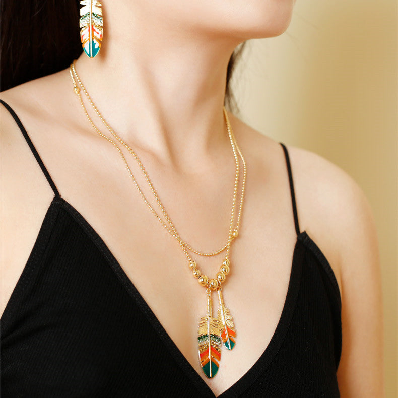 Elegant Niche Feather Pendant Gold Plated Clavicle Necklace for Women