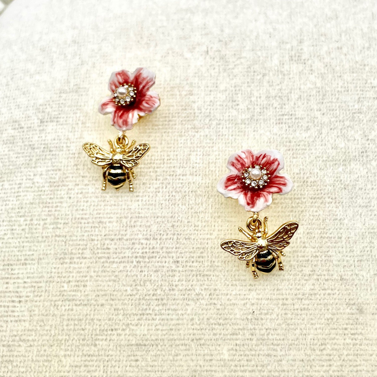 Brincos de abelha de flor brilhante para mulheres com conto de fadas criativo personalizado vento banhado a ouro esmalte brilhante