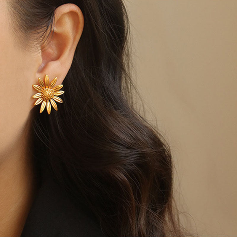 Vintage Gold Sunflower Daisy Stud Earrings